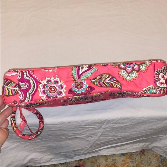 Vera Bradley “Knot Just a Clutch”, EUC RETIRED - Picture 5 of 11